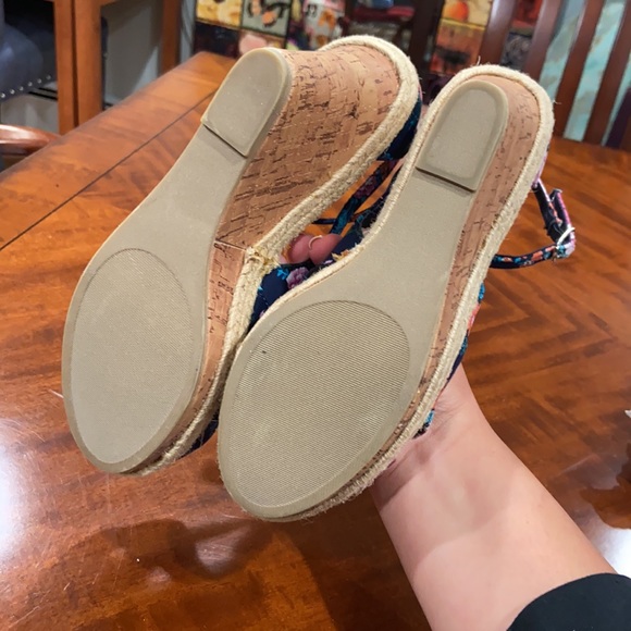 Floral Wedges - Picture 4 of 6